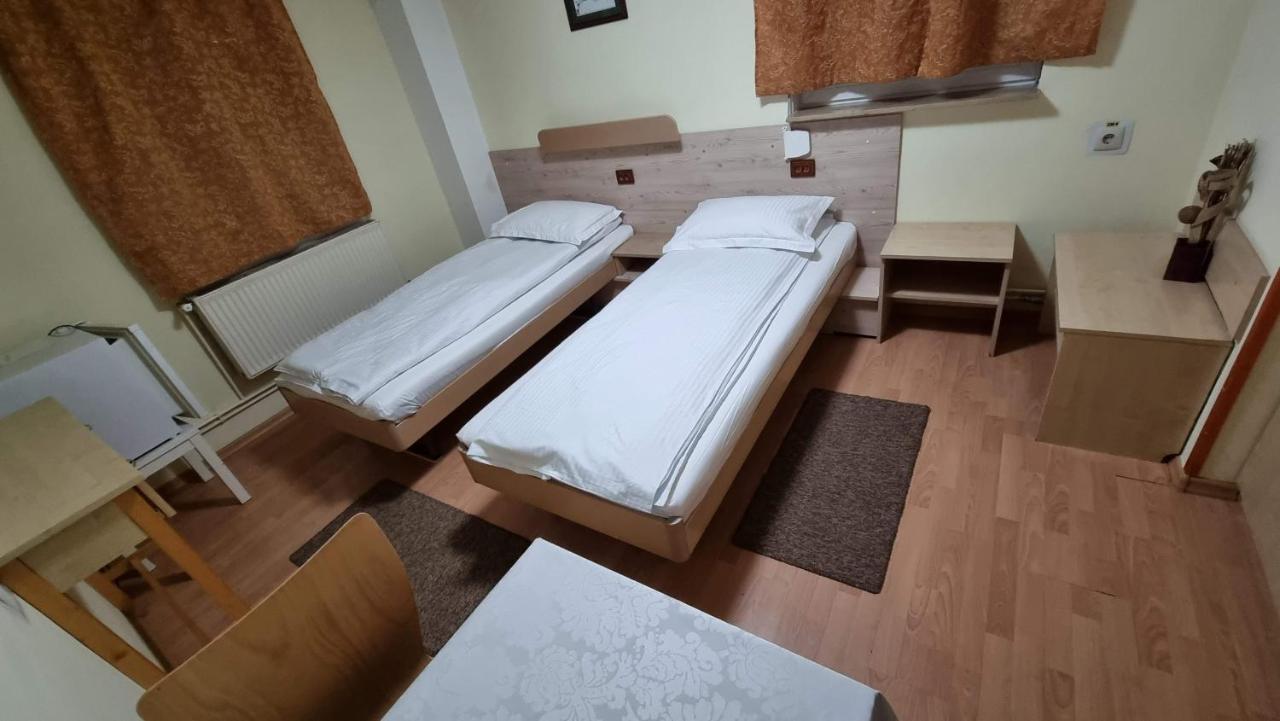 Pensiunea Zodiac Timişoara Buitenkant foto